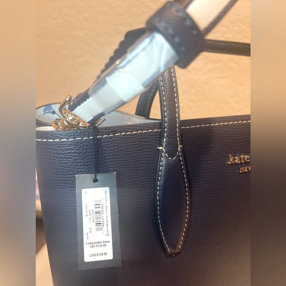 KATE SPADE ♠️ 4pcs TOP HANDLE NAVY TOTE, POUCH, CROSSBODY STRAP, CARD CASE. 💙🤍 - Picture 15 of 16